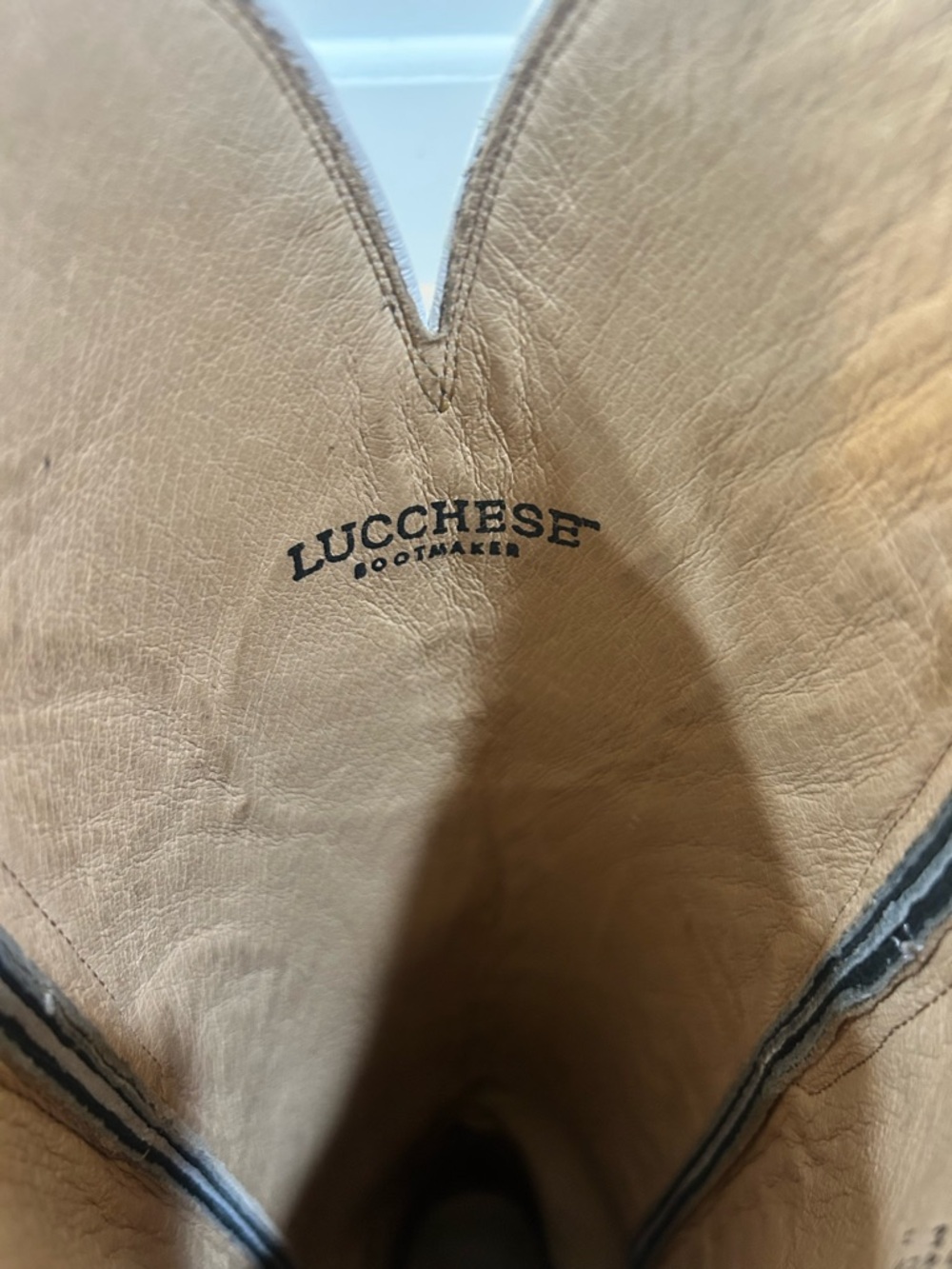 Lucchese, black with white detail floral/sunburst inlay. Size 8. Lightly worn - Picture 4 of 4